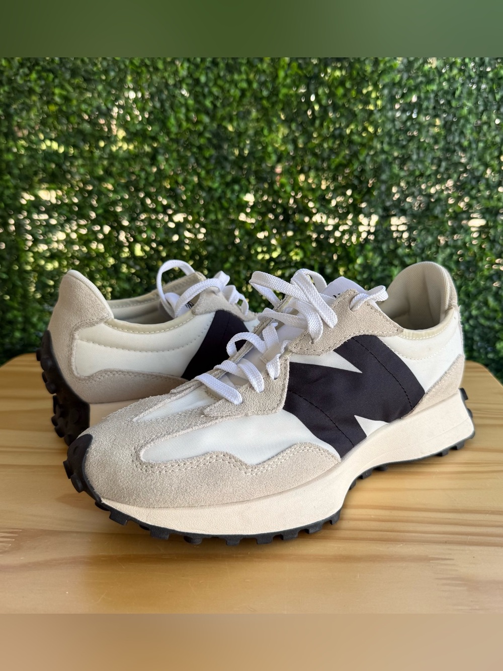 New Balance 327 MS327FE Men’s 9 Sea Salt Black Suede Retro Sneakers